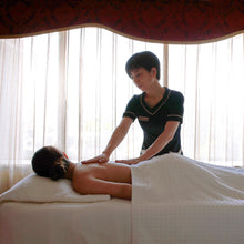 Load image into Gallery viewer, 【Limited winter season Special Offer】Flower Box with Original Essential Oil