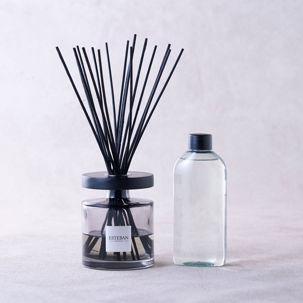 WHITE TEA Rattan Bouquet